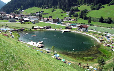 Conny: Agua, Los Recursos Hídricos, Montaña, Verde, Paisaje Natural, Cuerpo De Agua, Tierras Altas, Árbol, Lago, Hierba