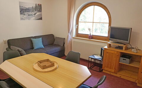 Conny: Cielo, Planta, Edificio, Propiedad, Ventana, Árbol, Pendiente, El Terreno Del Lote, Casa, Diseño Urbano