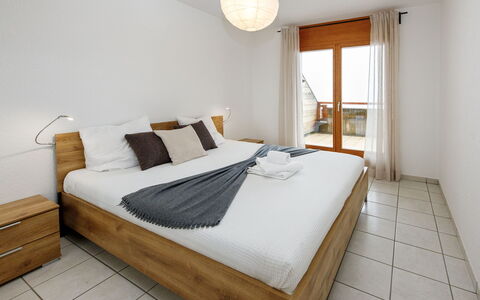 Cornalin 2: Mueble, Diseño De Interiores, Suelo, Cama, Piso, Habitación, Madera, Habitación, Suelos De Madera, Techo