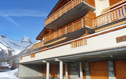 Cornalin 2: Edificio, Propiedad, Arquitectura, Casa, Fachada, Invierno, Bienes Raíces, Nieve, Propiedad Material, Balcón