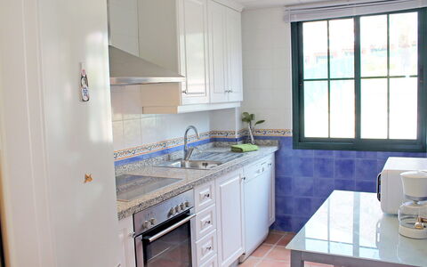 Mirador Ii: Habitación, Propiedad, Mueble, Cocina, Gabinetes, Edificio, Diseño De Interiores, Mostrador, Casa, Lavabo