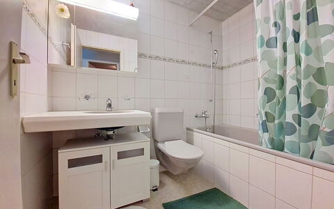 Firstsunne: Baño, Piso, Arreglo De Tubería, Diseño De Interiores, Suelo, Lavabo Del Baño, Baño, Lavabo, Asiento Del Baño, Mueble De Baño