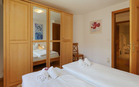 Chalet Nagano: Madera, Diseño De Interiores, Piso, Suelo, Habitación, Techo, Cama, Mueble, Habitación, Departamento