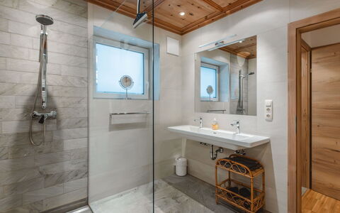 Riki: Piso, Diseño De Interiores, Arreglo De Tubería, Suelo, Madera, Techo, Baño, Casa, Plomería, Encendiendo