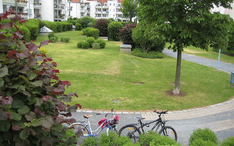 Kamelienweg: Bicicleta, Verde, Hierba, Jardín, Césped, Barrio Residencial, Yarda, Barrio, Propiedad, Diseño Urbano