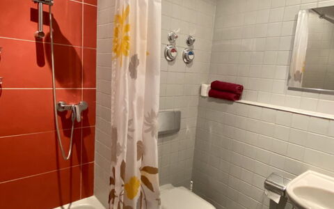 Kamelienweg: Arreglo De Tubería, Propiedad, Alcachofa De La Ducha, Grifo, Baño, Ducha, Púrpura, Encendiendo, Panel De Ducha, Lavabo