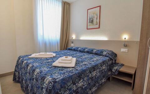Kristall: Propiedad, Mueble, Azur, Madera, Arquitectura, Diseño De Interiores, Comodidad, Suelo, Cama