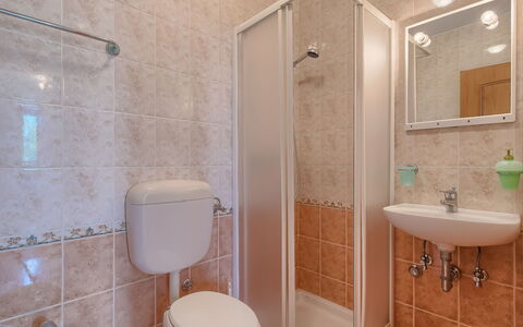 Villa Plac: Baño, Propiedad, Habitación, Arreglo De Tubería, Loseta, Pared, Arquitectura, Accesorio De Baño, Bienes Raíces, Diseño De Interiores