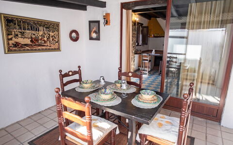 Nina Celi: Propiedad, Habitación, Comedor, Mueble, Edificio, Bienes Raíces, Casa, Mesa, Diseño De Interiores, Cocina Y Comedor Mesa