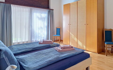 Von Allmen: Mueble, Diseño De Interiores, Habitación, Cama, Suelo, Piso, Habitación, Sábana, Marco De La Cama, Lecho