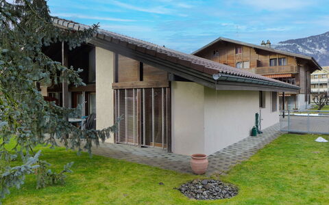 Von Allmen: Nube, Cielo, Planta, Edificio, Ventana, El Terreno Del Lote, Hierba, Cabaña, Madera, Barrio Residencial