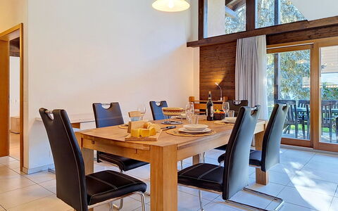 Von Allmen: Mueble, Diseño De Interiores, Piso, Madera, Mesa, Cocina Y Comedor Mesa, Suelo, Silla, Techo, Comedor