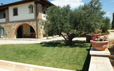 Villa Giulia Follonica: Propiedad, Yarda, Patio Interior, Hierba, Casa, Césped, Casa, Bienes Raíces, Edificio, Inmuebles