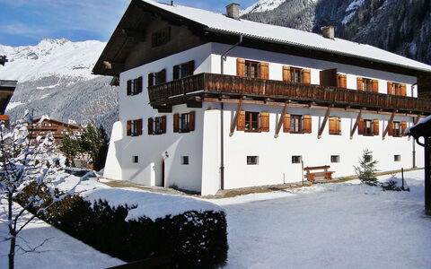 Mühlbach: Nieve, Montaña, Cielo, Propiedad, Ventana, Edificio, Planta, Casa, Nube, Pendiente