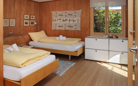 Wengen 150: Mueble, Diseño De Interiores, Madera, Piso, Suelo, Habitación, Cama, Habitación, Encendiendo, Sábana