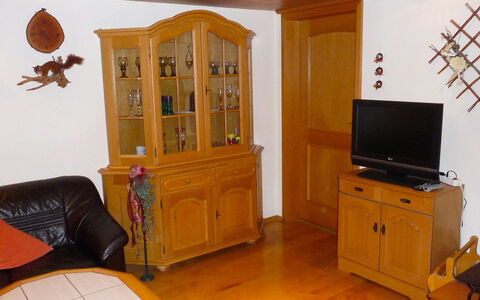 Landhaus Weisser: Mueble, Habitación, Propiedad, Gabinetes, Diseño De Interiores, Edificio, Casa, Madera Dura, Sala, Madera
