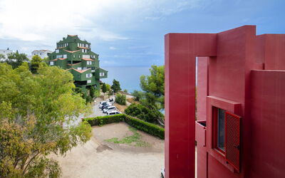 Alojamiento:&nbsp;Muralla Roja 914.5