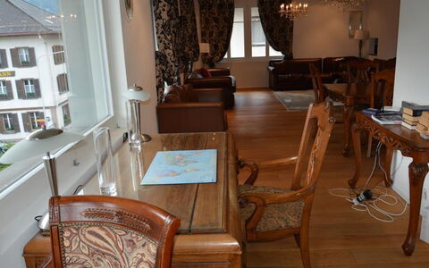 Haus am Bach: Mueble, Mesa, Propiedad, Marco, Silla, Madera, Edificio, Diseño De Interiores, Estante, Piso