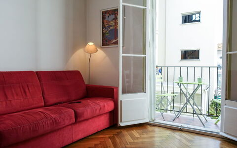 France: Comodidad, Sofá, Madera, Diseño De Interiores, Edificio, Piso, Suelo, Sombra, Sala, Pared