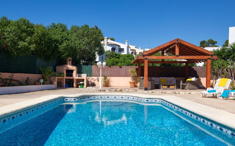 Anguilaga: Agua, Cielo, Edificio, Propiedad, Planta, Piscina, Azur, Árbol, Sombra, Cuerpo De Agua