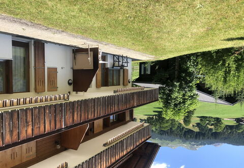 Chalet Sunneblick: Edificio, Tiempo De Día, Propiedad, Planta, Ventana, Casa, Agua, Arquitectura, Diseño Urbano, Línea