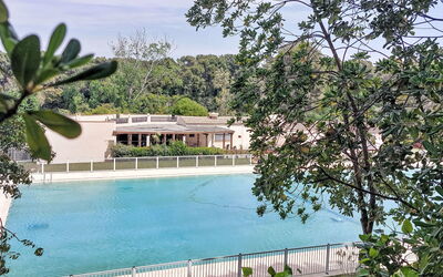 Six Fours la Coudoulière 210: Agua, Árbol, Piscina, Material Compuesto, Recurso, Sombra, Thermae, Inmuebles, Hacienda, Eco Hotel