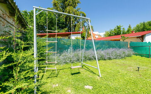 Bercsényi: Cielo, Planta, Verde, Árbol, El Terreno Del Lote, Sombra, Hierba, Pendiente, Espacio Publico, Ocio