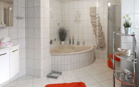 Petra: Arreglo De Tubería, Bañera, Edificio, Planta, Grifo, Baño, Arquitectura, Piso, Suelo, Plomería