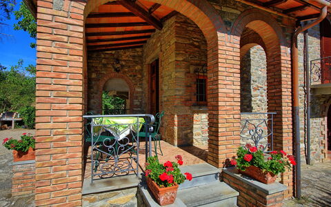 Casale Ambra: Propiedad, Edificio, Arco, Bienes Raíces, Casa, Casa, Arquitectura, Ladrillo, Porche, Enladrillado