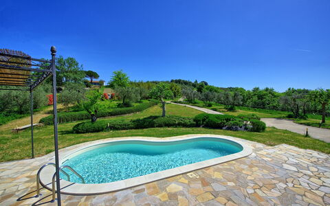 Villa Roberto: Piscina, Propiedad, Bienes Raíces, Paisaje Natural, Inmuebles, Casa, Agua, Casa, Ocio, Edificio