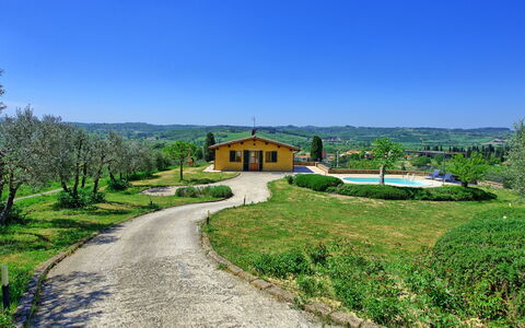 Villa Roberto: Propiedad, Cielo, Casa, Bienes Raíces, Casa, Inmuebles, Área Rural, Hierba, El Terreno Del Lote, Primavera