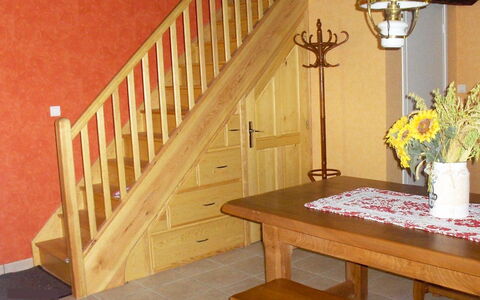O'Petit Bonheur: Escalera, Habitación, Propiedad, Pretil, Mueble, Suelo, Casa, Madera Dura, Diseño De Interiores, Madera