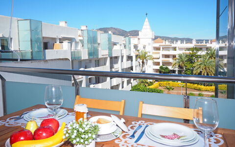 Royal Marine: Propiedad, Habitación, Desayuno Tardío, Edificio, Balcón, Bienes Raíces, Diseño De Interiores, Restaurante, Mesa, Casa