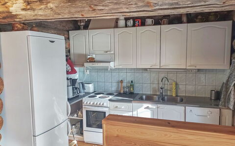 Alakitkajärvi, Takkusalmi: Aparato De Cocina, Cocina, Piso, Mostrador, Electrodoméstico, Suelo, Madera, Mueble, Diseño De Interiores, Gabinetes