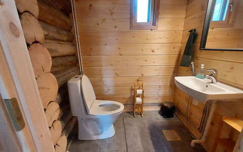 Alakitkajärvi, Takkusalmi: Asiento Del Baño, Madera, Piso, Baño, Suelo, Arreglo De Tubería, Manchas De Madera, Madera Dura, Baño, Plomería