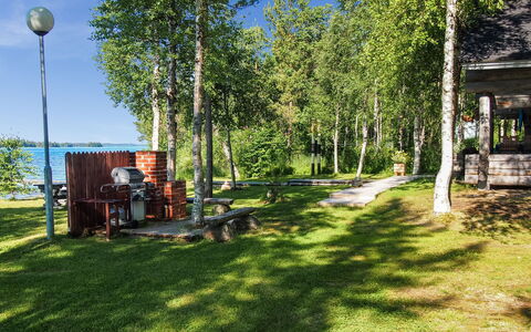 Alakitkajärvi, Takkusalmi: Mueble, El Terreno Del Lote, Césped, Jardín, Sombra, Mueble Para Exteriores, Parque, Silla, Paisajismo, Yarda