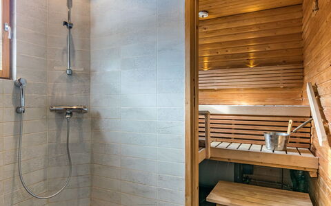 Mäntyrinne: Piso, Madera, Suelo, Diseño De Interiores, Arreglo De Tubería, Techo, Baño, Plomería, Habitación, Alcachofa De La Ducha