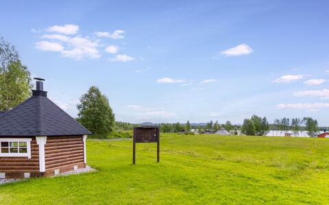 Ruka-Kitkan Kuukkeli: Hierba, Llanura, Pradera, El Terreno Del Lote, Paisaje, Techo, Cabaña, Área Rural, Prado, Césped