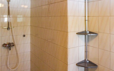 Kujalan Lomat 1: Pared, Piso, Suelo, Arreglo De Tubería, Diseño De Interiores, Baño, Loseta, Plomería, Habitación