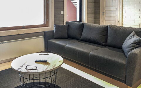 Pajalan Hirsitupa: Piso, Mueble, Suelo, Madera, Suelos De Madera, Sofá, Diseño De Interiores, Suelo Laminado, Sala
