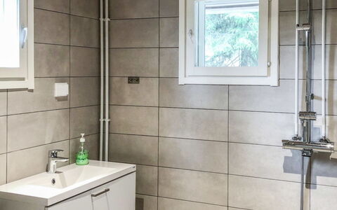 Pajalan Hirsitupa: Piso, Pared, Suelo, Arreglo De Tubería, Diseño De Interiores, Madera, Techo, Baño, Plomería, Lavabo
