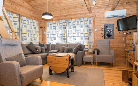 Piilola Nr 2: Madera, Casa, Mueble, Suelo, Diseño De Interiores, Techo, Habitación, Sala, Cabaña, Cuarto De Troncos