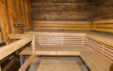 Örtsylä B: Cama, Mueble, Habitación, Diseño De Interiores, Lecho, Sábana, Piso, Madera, Suelo, Habitación