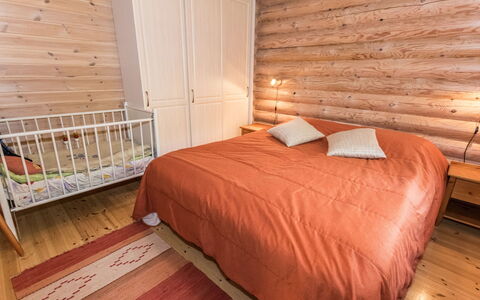 Koivuranta: Piso, Mueble, Suelo, Habitación, Diseño De Interiores, Cama, Madera, Sábana, Suelos De Madera, Lecho