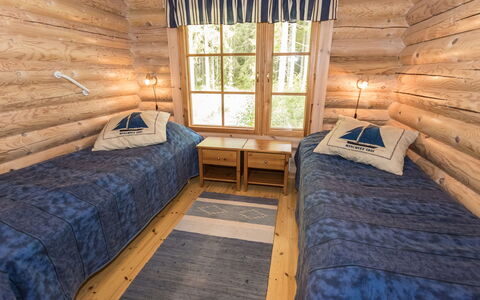 Koivuranta: Madera, Habitación, Suelo, Cama, Diseño De Interiores, Piso, Sábana, Lecho, Marco De La Cama, Techo