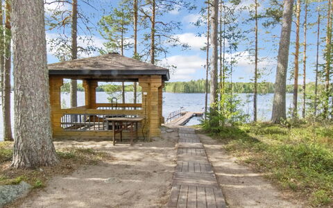 Korpilahti: Hierba, Casa, Cabaña, El Terreno Del Lote, Casa, Inmuebles, Césped, Vía Muerta, Casa De Campo, Porche