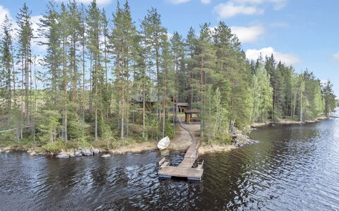 Korpilahti: Hierba, Casa, Cabaña, El Terreno Del Lote, Casa, Inmuebles, Césped, Vía Muerta, Casa De Campo, Porche