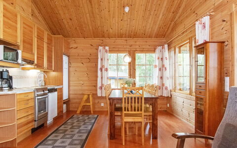 Korpilahti: Hierba, Casa, Cabaña, El Terreno Del Lote, Casa, Inmuebles, Césped, Vía Muerta, Casa De Campo, Porche