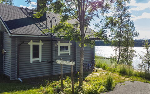 Eteläranta: Árbol, Casa, Casa, Cabaña, Techo, El Terreno Del Lote, Vía Muerta, Área Rural, Edificios Del Jardín