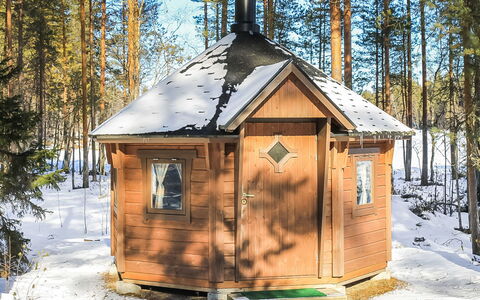 Mäntyniemi: Hierba, Casa, Cabaña, El Terreno Del Lote, Casa, Inmuebles, Césped, Vía Muerta, Casa De Campo, Porche